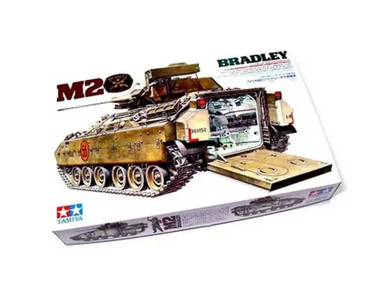Склеиваемая модель Tamiya 135 АмерБТР M2 Bradley IFV с внутренним интерьером, 1фигура