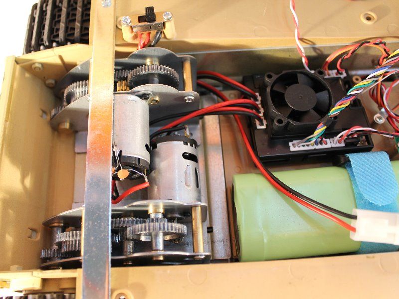 Радиоуправляемый танк Taigen 116 Tiger 1 Германия, поздняя версия 24G RTR песочный