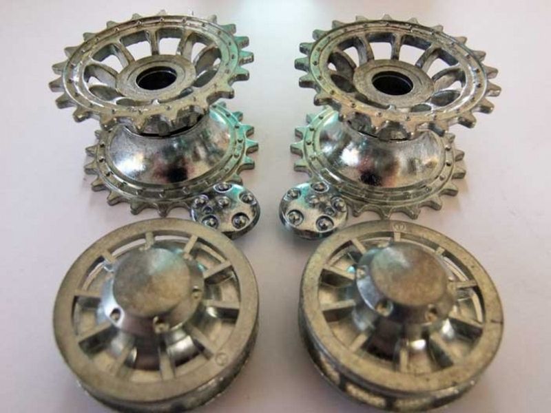 Ведущая звездочка 2 шт и ленивец 2 штуки для танка Tiger металл ранняя версия