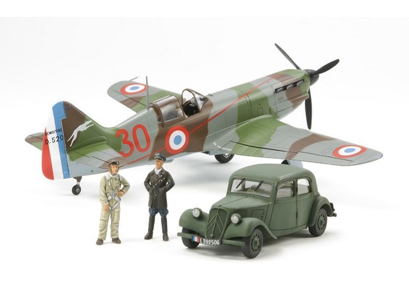 Склеиваемая модель самолета 148 Dewoitine D520 French Aces с автомобилем Citroen 11CV и 3мя ф