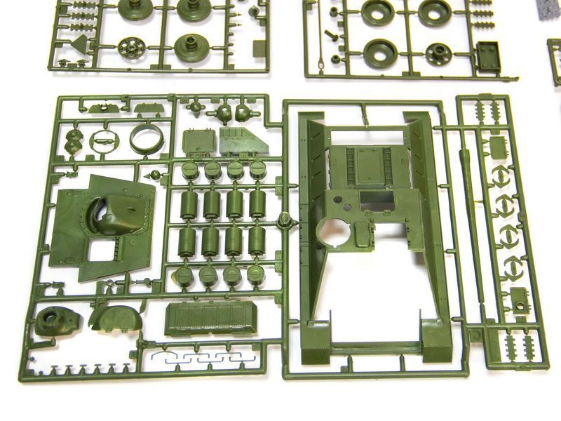 Сборная модель ZVEZDA Советский истребитель танков СУ100А, 135