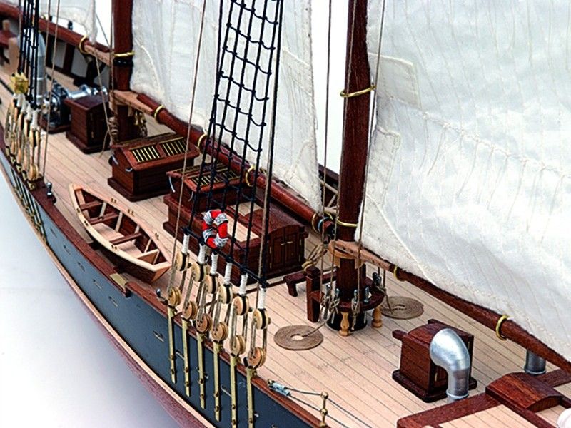 Сборная деревянная модель корабля Artesania Latina BLUENOSE II, 175
