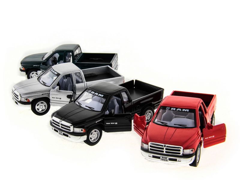 Машина Kinsmart Dodge Ram инерция 112шт 144 бк