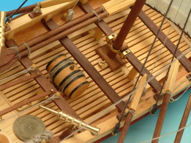 Сборная деревянная модель капитанской шлюпки корабля Artesania Latina SANTISIMA TRINIDAD, 150