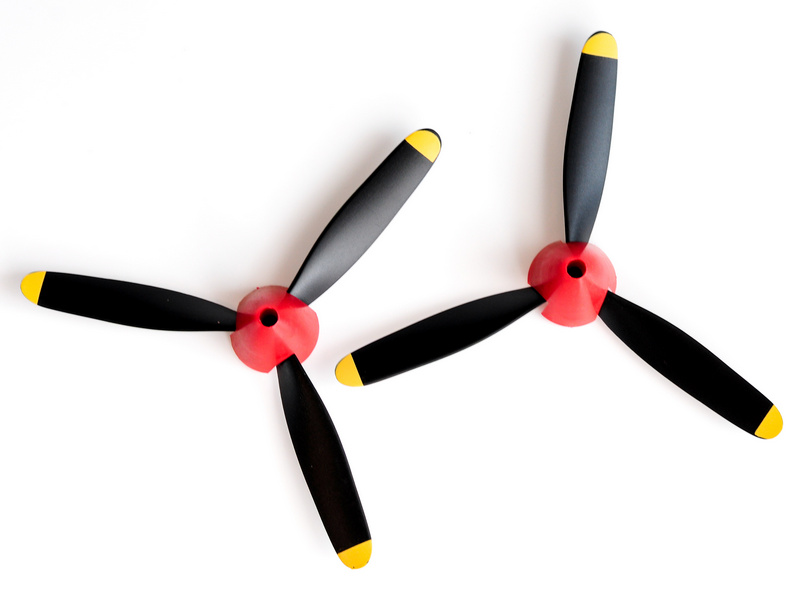 Трёхлопастной пропеллер в сборе для самолета Volantex RC P40 Warhawk 400, 2 комплекта