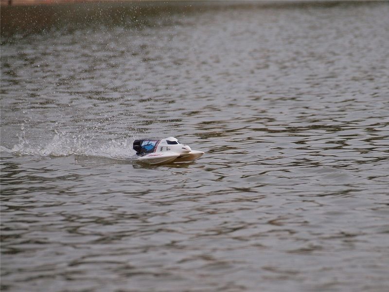 Радиоуправляемый катер Joysway Mad Shark brushless 24G RTR