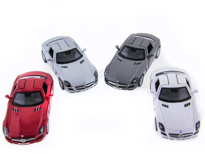 Машина Kinsmart MERCEDESBENZ SLS AMG инерция 112шт 136 бк