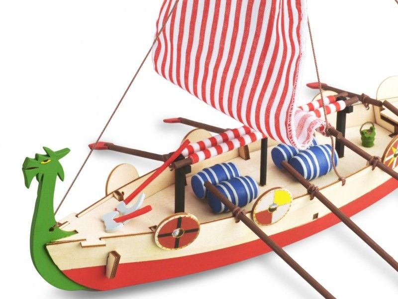 Собранная деревянная модель корабля Artesania Latina DRAKKAR VIKING BOAT BUILT