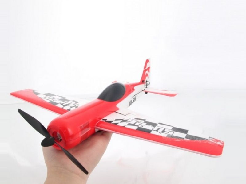 Радиоуправляемый самолет WlToys Su26 6ти осевой гироскоп 4Ch 24G RTF