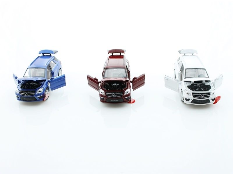 Машина 132 MercedesBenz ML63 AMG свет, звук, инерция 15см 112шт бк