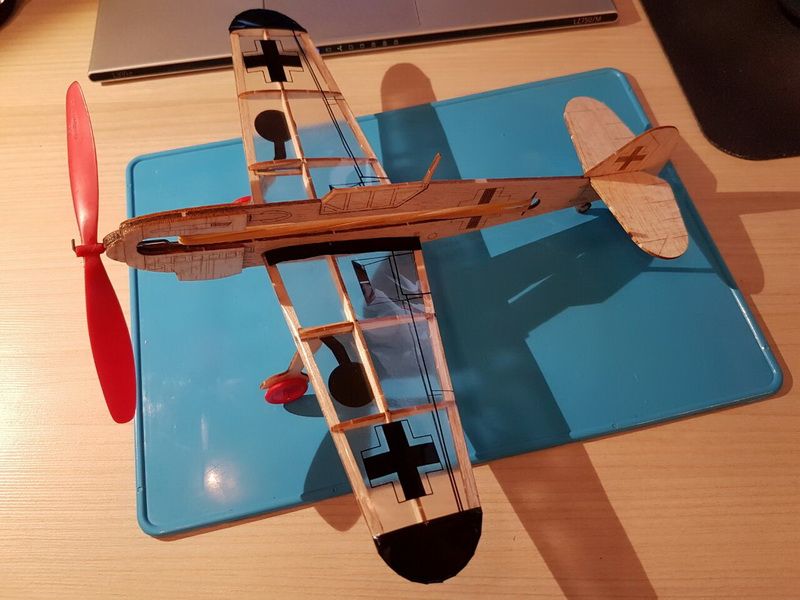 Сборная дермодельСамолет German Fighter Guillows 148