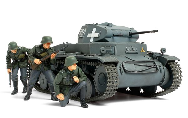 Склеиваемая модель Tamiya 135 Немецкий танк PzKw II  Ausf C, польская кампания с 3 фигурами