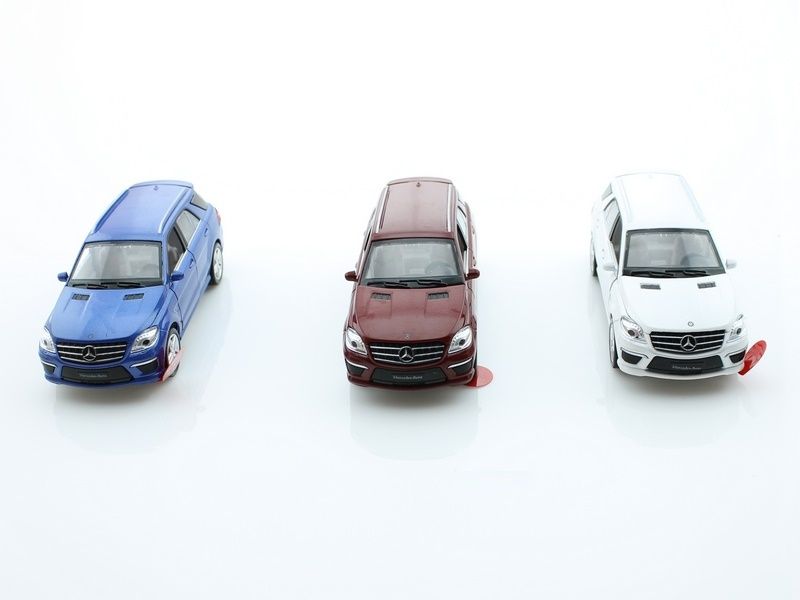 Машина 132 MercedesBenz ML63 AMG свет, звук, инерция 15см 112шт бк