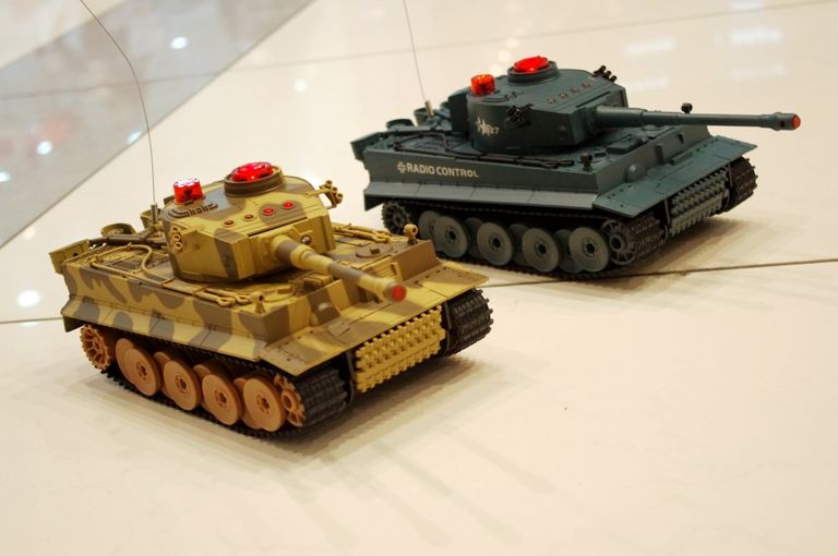 Радиоуправляемый танк Huan Qi Tiger 124 для танкового боя, 24G RTR  акб и ЗУ