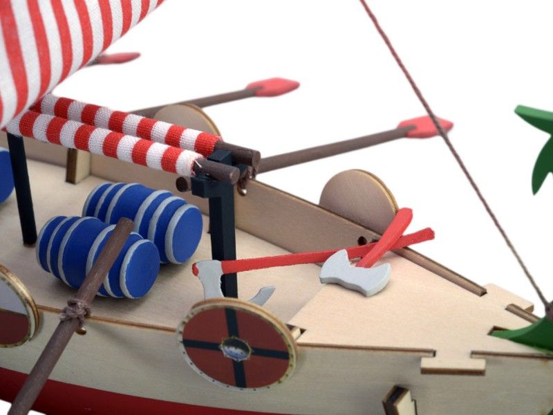 Собранная деревянная модель корабля Artesania Latina DRAKKAR VIKING BOAT BUILT