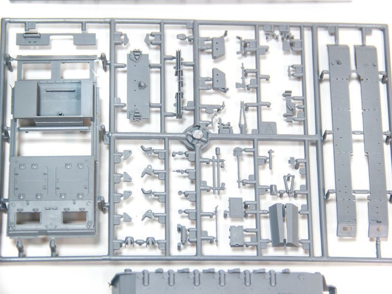 Сборная модель ZVEZDA Немецкое штурмовое орудие Штурмгешутц III StuGIII AusfB, 135
