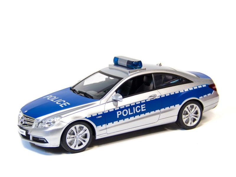 Радиоуправляемая машина Double Eagle Mersedes Eclass Police 116 нб