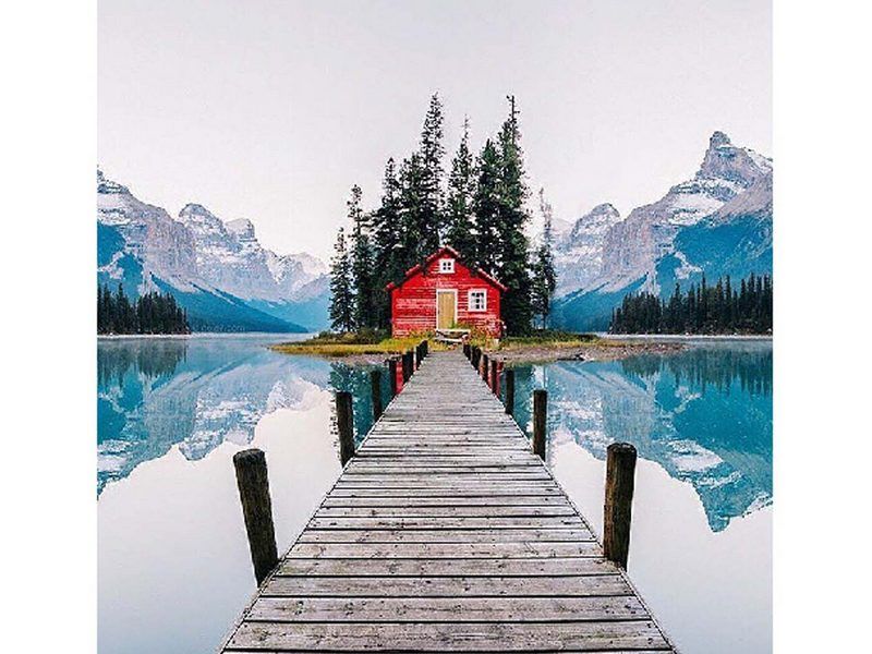 Картина по номерам 30х30 Домик в горах 18 цветов