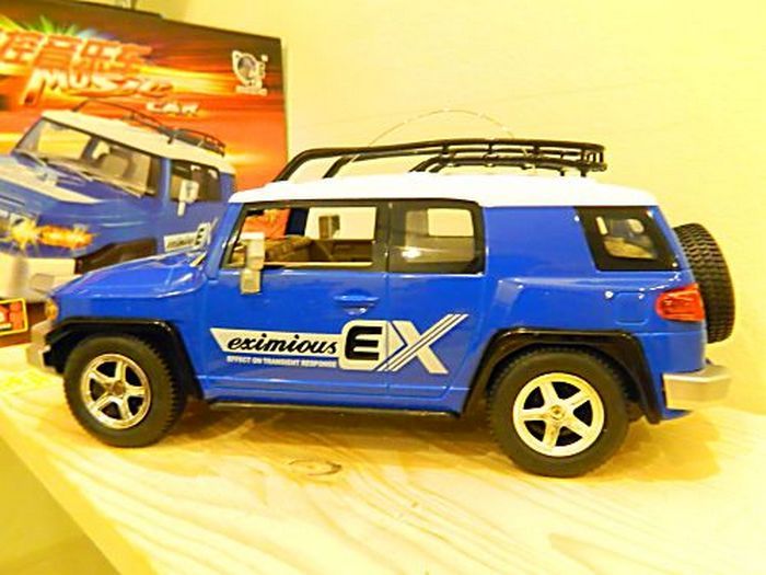 Радиоуправляемая машина HQ 630 масштаб 118 Toyota FJ NiCD зу