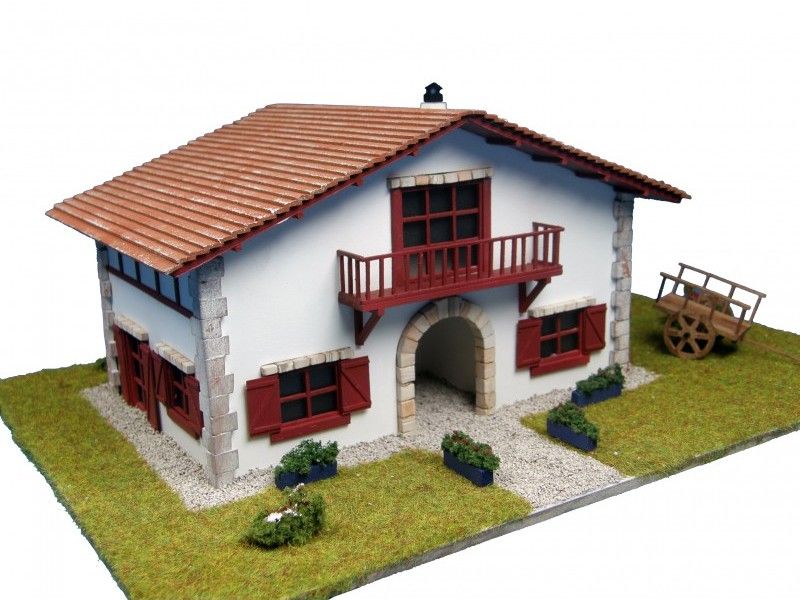 Сборная деревянная модель деревенского дома Artesania Latina Chalet kit de Caserío con carro, 172