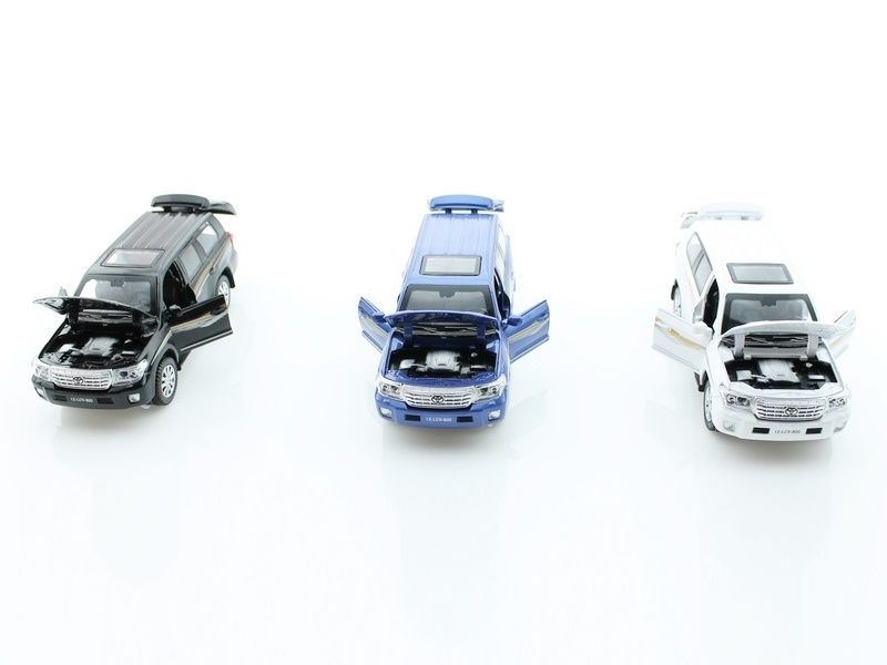 Машина 132 Toyota Land Cruiser свет, звук, инерция 15,5см 112шт бк