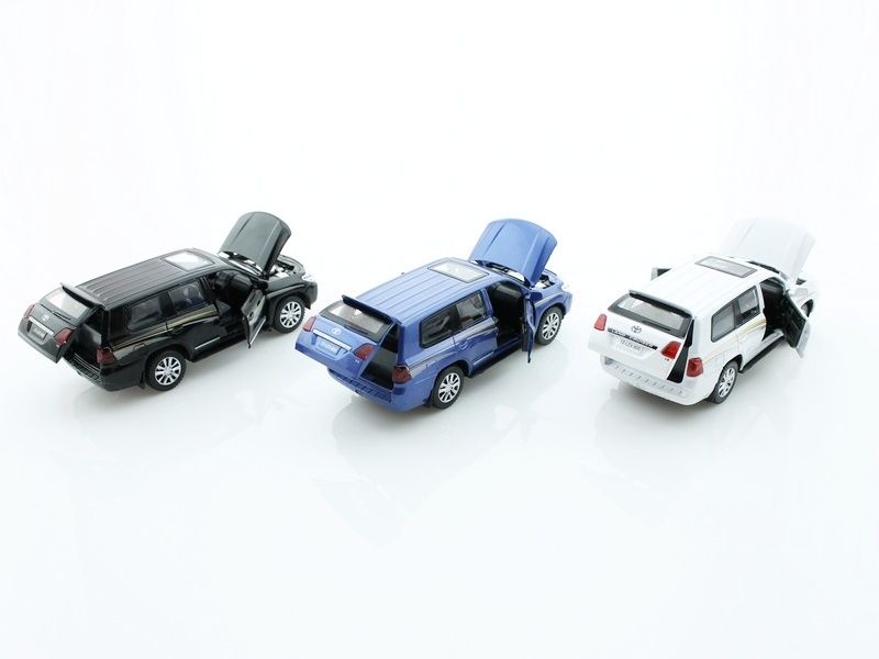 Машина 132 Toyota Land Cruiser свет, звук, инерция 15,5см 112шт бк