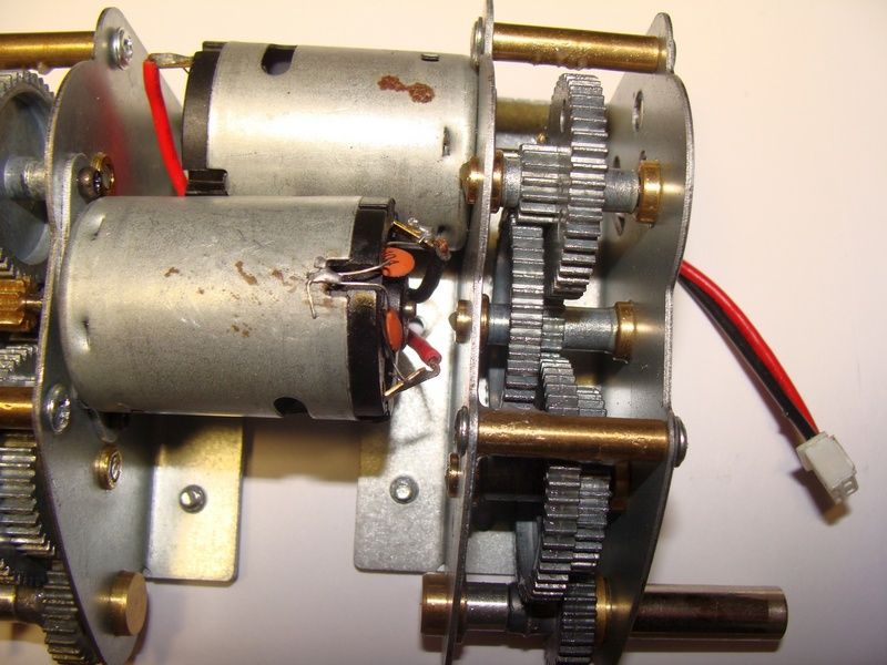 Редуктор левый и правый для танка КВ1 цинк