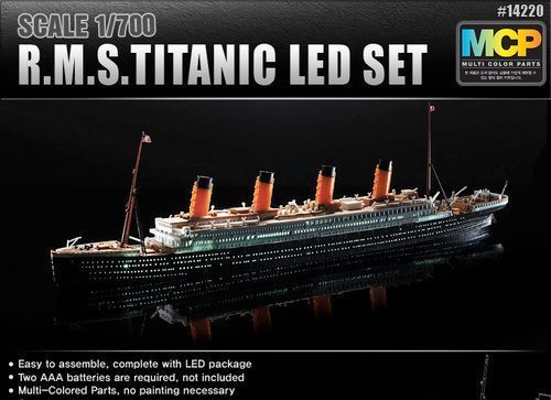 Сборная модель Корабль RMS TITANIC  LED SET 1700