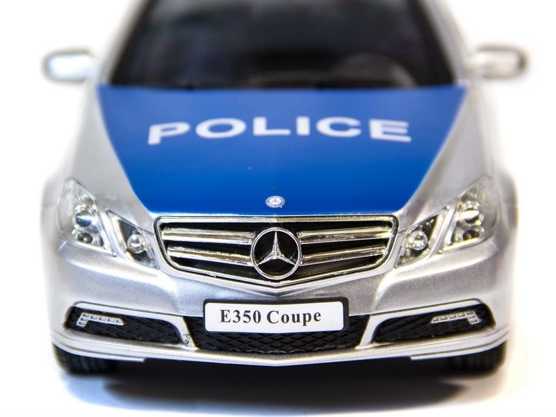 Радиоуправляемая машина Double Eagle Mersedes Eclass Police 116 нб