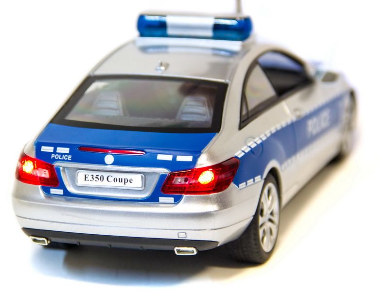 Радиоуправляемая машина Double Eagle Mersedes Eclass Police 116 нб