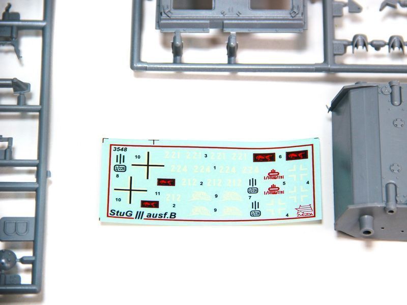 Сборная модель ZVEZDA Немецкое штурмовое орудие Штурмгешутц III StuGIII AusfB, 135
