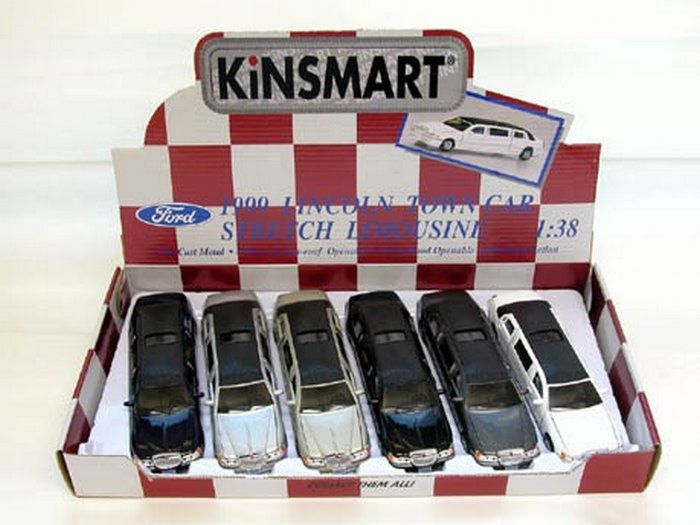 Машина Kinsmart Lincoln Town Car Stretch Limousine инерция 16шт 138 бк