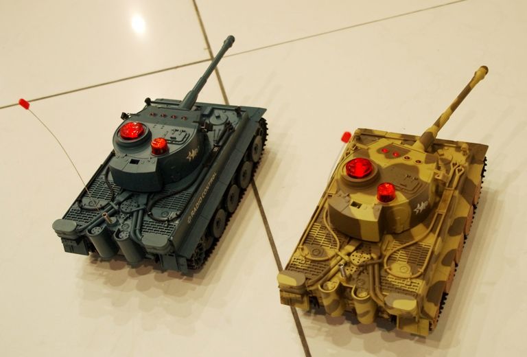 Радиоуправляемый танк Huan Qi Tiger 124 для танкового боя, 24G RTR  акб и ЗУ