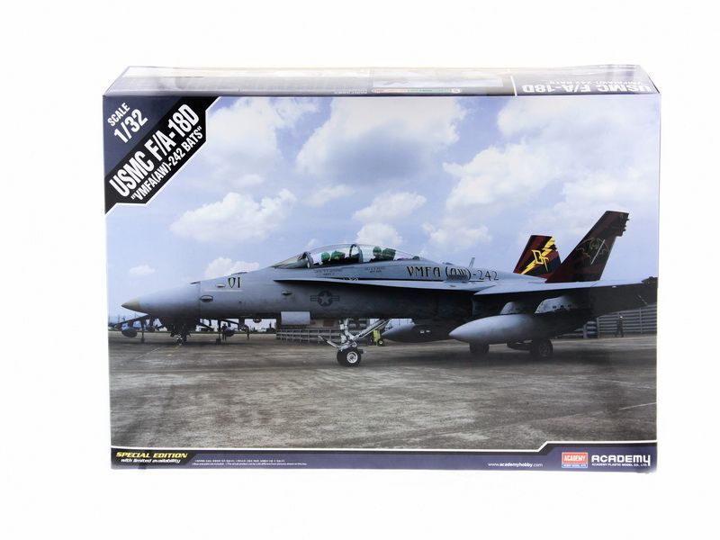 Сборная модель Самолет  USMC FA18D VMFAAW242 LE 132