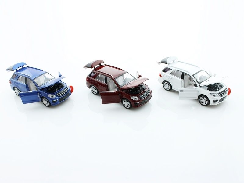 Машина 132 MercedesBenz ML63 AMG свет, звук, инерция 15см 112шт бк