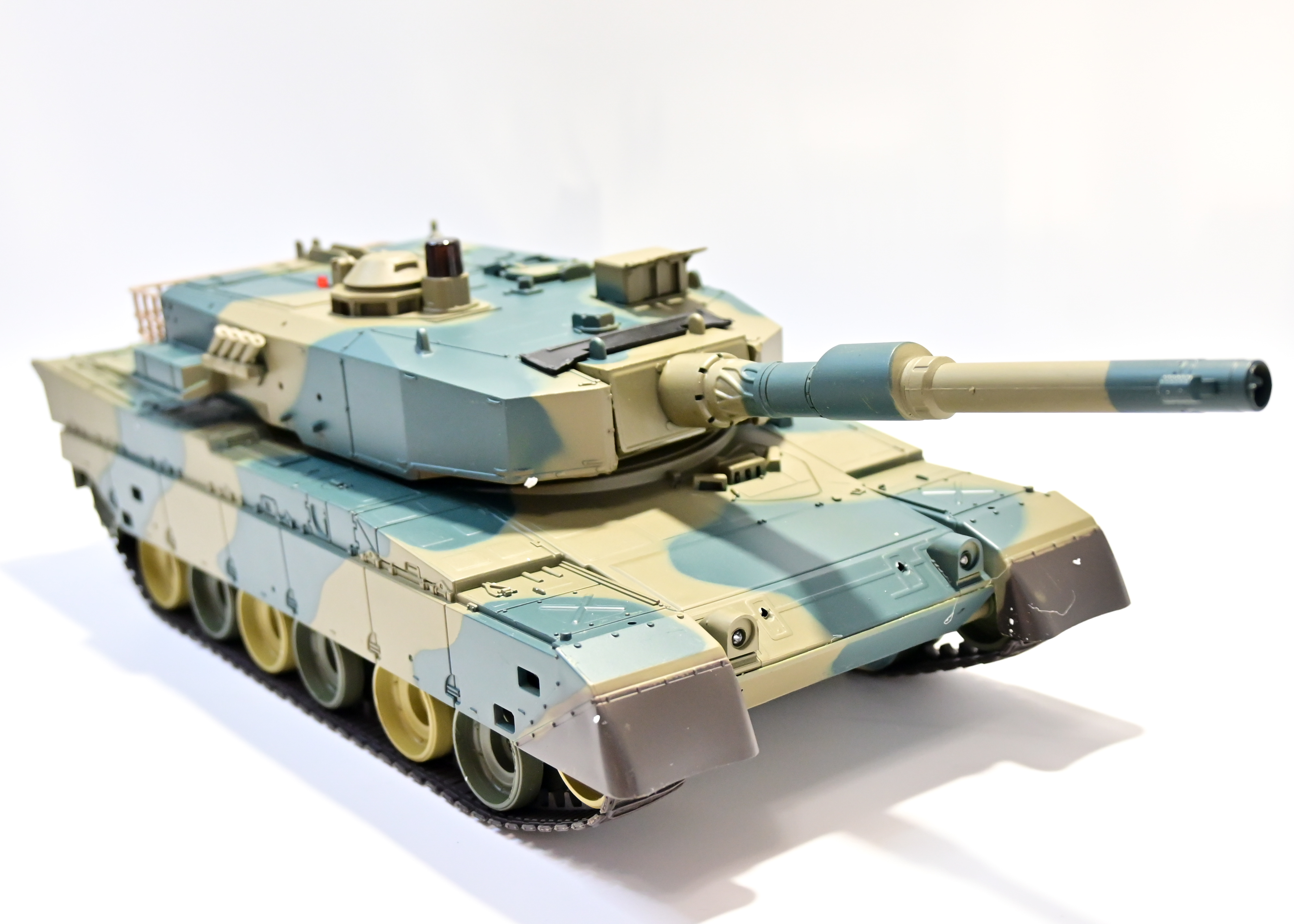 Радиоуправляемый танк Heng Long HL380801 124 TYPE 90, стреляет шариками, RTR