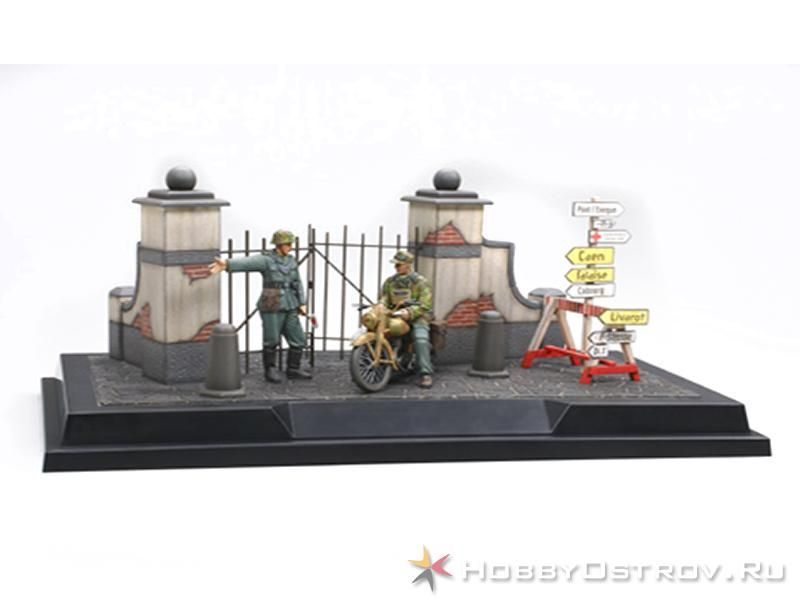 Сборная модель Диорама немецкая военная полиция 2 фигуры 135