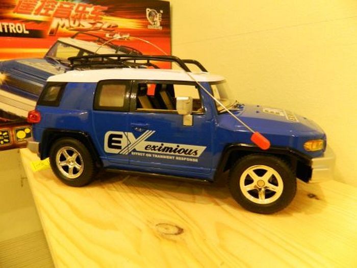 Радиоуправляемая машина HQ 630 масштаб 118 Toyota FJ NiCD зу