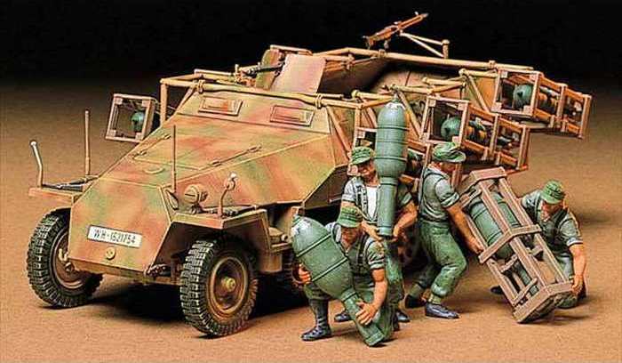Склеиваемая модель Tamiya 135 SdKfz 2511 AusfD STUKA ZU FUSS с 4 фиг