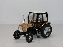 Сувенирная модель трактора МТЗ82 Belarus Люкс2 металл золотой 143