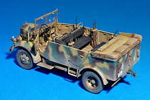 Сборная модель Немецкий автомобиль Kfz70 MB 1500A с Экипажем 135