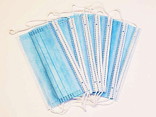 Маска защитная трехслойная на резинке с фиксатором для носа 50шт