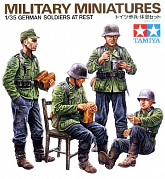 Сборная модель Нем солдаты на обеде 4 фиг в форме М36 135, шт