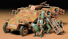 Склеиваемая модель Tamiya 135 SdKfz 2511 AusfD STUKA ZU FUSS с 4 фиг