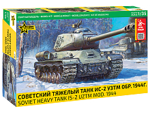 Сборная модель ZVEZDA Советский тяжелый танк ИС2 обр 1944г ВД Сахненко, 135