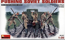Сборная модель Толкающие советские солдаты 135