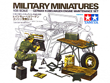 Склеиваемая модель Tamiya 135 Немецкий ремонтник, ремонтирующий  двигатель KUBELWAGEN